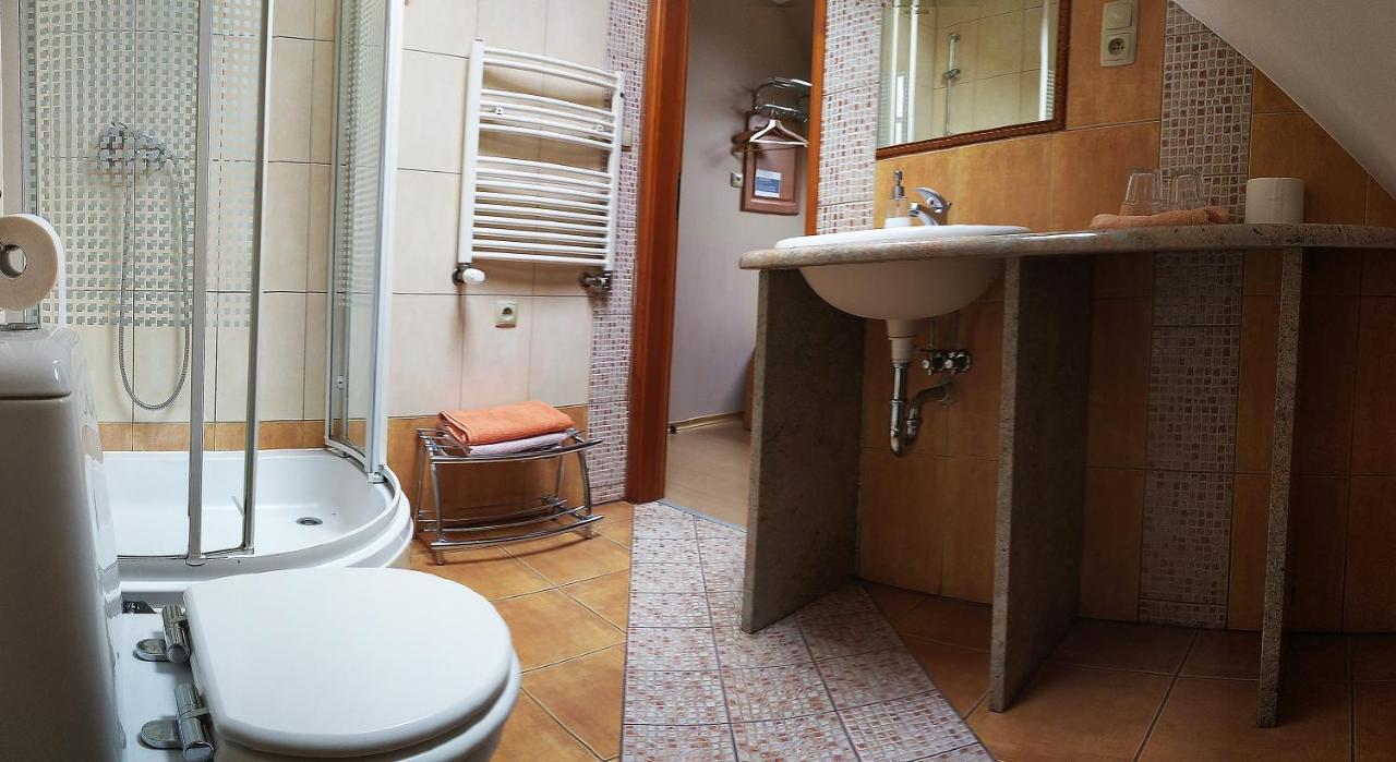 Pensjonat Europa Brzeziny Extérieur photo